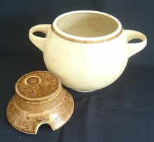 Lade das Bild in den Galerie-Viewer, SUPPENTERRINE MIT DECKEL - Porzellan, Zweifärbiges Gesprenkeltes Linien Inglasur Dekor