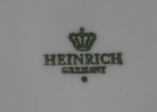 Lade das Bild in den Galerie-Viewer, UNTERTASSE - Porzellan, Abstrakt Blumenblüten Rand Rüdesheim Motiv Relief Form Dekor