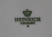 Lade das Bild in den Galerie-Viewer, 2er Set 2er KAFFEEGEDECKE - Porzellan, Abstrakt Blumenblüten Rand Rüdesheim Motiv Asbach Schriftzug Relief Form Dekor