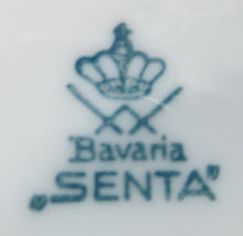 Lade das Bild in den Galerie-Viewer, MILCHKÄNNCHEN "Senta" - Porzellan, Blüten / Blumen Dekor