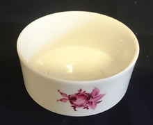 Lade das Bild in den Galerie-Viewer, ZUCKERSCHALE - Porzellan, Rosenblüten Knospen Dekor