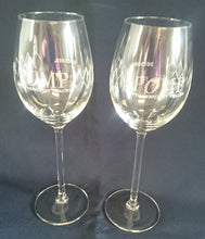 Lade das Bild in den Galerie-Viewer, GETRÄNKEGLAS "Pomp" - Hartglas, Geometrisches Linien Aufschrift Dekor