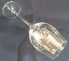 Lade das Bild in den Galerie-Viewer, 2er Set GETRÄNKEGLÄSER "Pomp" - Hartglas, Geometrisches Linien Aufschrift Dekor