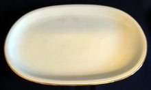 Lade das Bild in den Galerie-Viewer, BEILAGENPLATTE - Porzellan, Goldrand Reliefrand Motiv Dekor