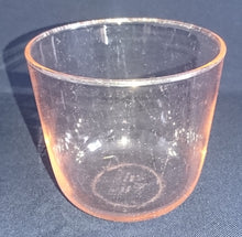 Lade das Bild in den Galerie-Viewer, TRINKBECHER - Press- / Hartglas, Klassisch Rosa Einfärbiges Dekor