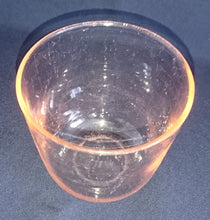 Lade das Bild in den Galerie-Viewer, TRINKBECHER - Press- / Hartglas, Klassisch Rosa Einfärbiges Dekor