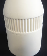 Lade das Bild in den Galerie-Viewer, BLUMENVASE - Keramik / Steingut, Geriffeltes Balken Dekor