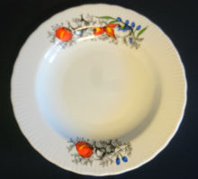 Lade das Bild in den Galerie-Viewer, SUPPENTELLER - Porzellan, Gemüse Kräuter Gewürz Motiv Geriffelter Rand Dekor