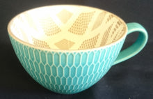Lade das Bild in den Galerie-Viewer, KAFFEETASSE / POTT - Keramik / Steingut, Abstrakt Waben Dekor