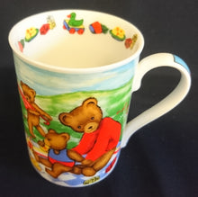 Lade das Bild in den Galerie-Viewer, KINDERTASSE "Gallery" - Porzellan, Sommer Bärchen Picknick Motiv Dekor