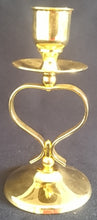 Lade das Bild in den Galerie-Viewer, STABTAFEL KERZENSTÄNDER - Metall / 24 Karat Vergoldet, Klassisch Herzform Motiv Dekor (G)