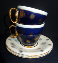 Lade das Bild in den Galerie-Viewer, 2er Set UNTERTASSEN, Porzellan, Linien Goldrand Sonne Blumenblüten Dekor