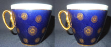 Lade das Bild in den Galerie-Viewer, 2er Set KAFFEETASSEN - Porzellan, Kobalt Linien Goldrand Sonne Blumenblüten Dekor