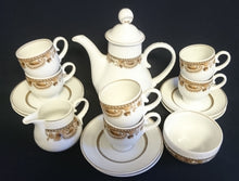 Lade das Bild in den Galerie-Viewer, MOCCA KAFFEEKANNE MIT DECKEL "Friesland Atlantis" - Porzellan, Goldrand Abstrakt Muschel Fisch Schuppen Relief Dekor