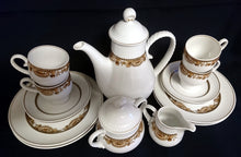 Lade das Bild in den Galerie-Viewer, KAFFEEKANNE MIT DECKEL "Friesland Atlantis" - Porzellan, Goldrand Abstrakt Muschel Fisch Schuppen Relief Dekor