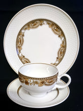 Lade das Bild in den Galerie-Viewer, UNTERTASSE "Friesland Atlantis" - Porzellan, Goldrand Abstrakt Muschel Fisch Schuppen Relief Dekor