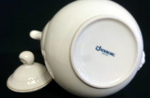 Lade das Bild in den Galerie-Viewer, KAFFEEKANNE MIT DECKEL "Friesland Atlantis" - Porzellan, Goldrand Abstrakt Muschel Fisch Schuppen Relief Dekor