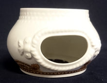 Lade das Bild in den Galerie-Viewer, STÖVCHEN "Friesland" "Atlantis" - Porzellan, Goldrand Abstrakt Muschel Fisch Schuppen Relief Dekor