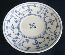 Lade das Bild in den Galerie-Viewer, UNTERTASSE - Porzellan, Indisch Blau Strohblumen Dekor