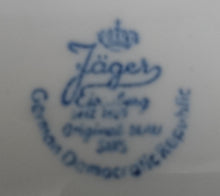 Lade das Bild in den Galerie-Viewer, UNTERTASSE - Porzellan, Indisch Blau Strohblumen Dekor