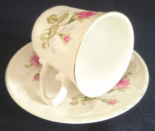 Lade das Bild in den Galerie-Viewer, MOCCA KAFFEETASSE - Porzellan, Goldrand Rosenblumen Blüten Pflanze Gewölbte Waben Relief Motiv Dekor