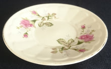 Lade das Bild in den Galerie-Viewer, 2er MOCCA KAFFEEGEDECK - Porzellan, Goldrand Rosenblumen Blüten Pflanze Gewölbte Waben Relief Motiv Dekor