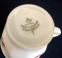 Lade das Bild in den Galerie-Viewer, 2er Set ESPRESSOTASSEN - Porzellan, Blumenstrauß Pflanzen Blüten Gewölbter Relief Rand Dekor