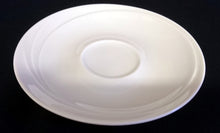 Lade das Bild in den Galerie-Viewer, 2er Set UNTERTASSEN - Porzellan, Weißes Einfärbiges Relief Dekor