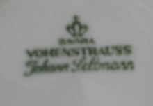 Lade das Bild in den Galerie-Viewer, UNTERTASSE - Porzellan, Blumenstrauß Pflanzen Blüten Gewölbter Relief Rand Dekor