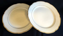 Lade das Bild in den Galerie-Viewer, 2er Set SPEISETELLER - Porzellan, Doppelter & Innen Goldrand Linien Gewölbter Relief Form Dekor