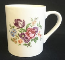Lade das Bild in den Galerie-Viewer, KAFFEETASSE - Porzellan, Rosen Blumen Blüten Flora Pflanzen Gesteck Motiv Dekor