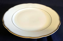 Lade das Bild in den Galerie-Viewer, 2er Set SPEISETELLER - Porzellan, Doppelter & Innen Goldrand Linien Gewölbter Relief Form Dekor