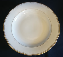 Lade das Bild in den Galerie-Viewer, SUPPENTELLER - Porzellan, Doppelter & Innen Goldrand Linien Gewölbter Relief Form Dekor