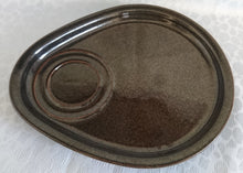 Lade das Bild in den Galerie-Viewer, SERVIERTABLETT - Keramik / Steingut, Eiförmig Oval, Einfärbiges Hellbraunes Dekor
