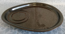 Lade das Bild in den Galerie-Viewer, SERVIERTABLETT - Keramik / Steingut, Eiförmig Oval, Einfärbiges Hellbraunes Dekor
