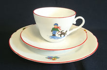 Lade das Bild in den Galerie-Viewer, TEETASSE - Porzellan, Junge & Hund Motiv Linienrand Dekor