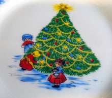 Lade das Bild in den Galerie-Viewer, 3er TEEGEDECK - Porzellan, Porzellan Weihnachtsbaum Kinder Fahrrad Schneemann Linien Randdekor