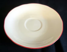 Lade das Bild in den Galerie-Viewer, UNTERTASSE - Porzellan, Einfärbiges Linienrand Dekor