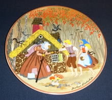 Lade das Bild in den Galerie-Viewer, SAMMELTELLER "Gebrüder Grimm Märchen" "Hänsel & Gretel" - Porzellan, Märchen Dekor Barbara Fürstenhöfer Designerin