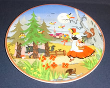 Lade das Bild in den Galerie-Viewer, SAMMELTELLER "Gebrüder Grimm Märchen" "Rotkäppchen" - Porzellan, Märchen Dekor Barbara Fürstenhöfer Designerin