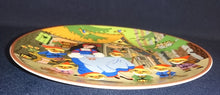 Lade das Bild in den Galerie-Viewer, SAMMELTELLER "Gebrüder Grimm Märchen" "Schneewitchen" - Porzellan, Märchen Dekor Barbara Fürstenhöfer Designerin