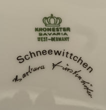 Lade das Bild in den Galerie-Viewer, SAMMELTELLER "Gebrüder Grimm Märchen" "Schneewitchen" - Porzellan, Märchen Dekor Barbara Fürstenhöfer Designerin