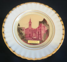 Lade das Bild in den Galerie-Viewer, SAMMELTELLER "Sickenhofen" - Dorfmotiv, Porzellan, Goldranddekor
