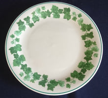 Lade das Bild in den Galerie-Viewer, DESSERTTELLER - Keramik / Steingut, Blatt Blätter Laub Rand Dekor