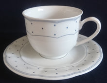 Lade das Bild in den Galerie-Viewer, KAFFEETASSE "Ingres Weiss" - Porzellan, Geometrisches Karo Punkte Tupfen Linien Gewölbter Relief Rand Motiv Dekor (BC)
