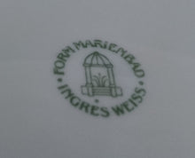 Lade das Bild in den Galerie-Viewer, DESSERTTELLER "Ingres Weiss" - Porzellan, Geometrisches Karo Punkte Tupfen Linien Gewölbter Relief Rand Motiv Dekor (BC)