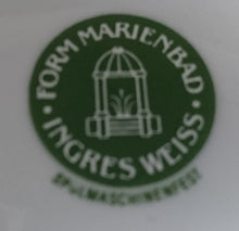 Lade das Bild in den Galerie-Viewer, UNTERTASSE "Ingres Weiss" - Porzellan, Indisch Blau Strohblume Motiv Dekor (Grüner Markenstempel)