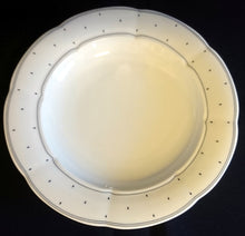 Lade das Bild in den Galerie-Viewer, SUPPENTELLER - Porzellan, Geometrisches Karo Punkte Tupfen Linien Gewölbter Relief Rand Motiv Dekor