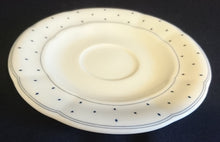 Lade das Bild in den Galerie-Viewer, UNTERTASSE "Ingres Weiss" - Porzellan, Geometrisches Karo Punkte Tupfen Linien Gewölbter Relief Rand Motiv Dekor (BC)