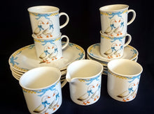 Lade das Bild in den Galerie-Viewer, 2er Set 3er KAFFEEGEDECKE "Porcelain Collection" - Porzellan, Ländliches Gänse Schleifen Motiv Dekor